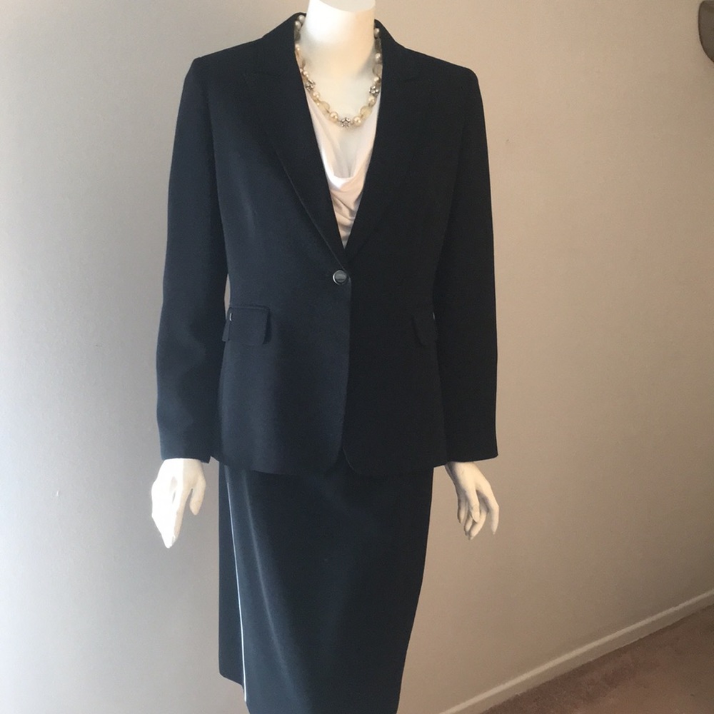 Tahari classic lines 2 piece suit, any occasion..